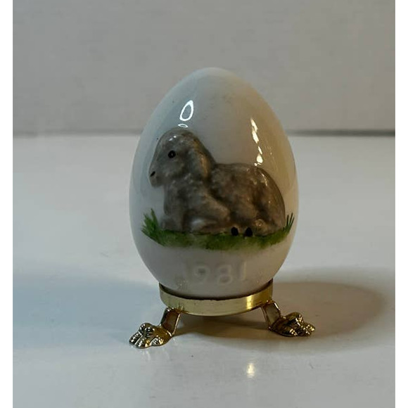 Vintage Goebel 1981 4th Annual Porcelain Easter Egg LAMB With Gold Stand - Picture 1 of 4